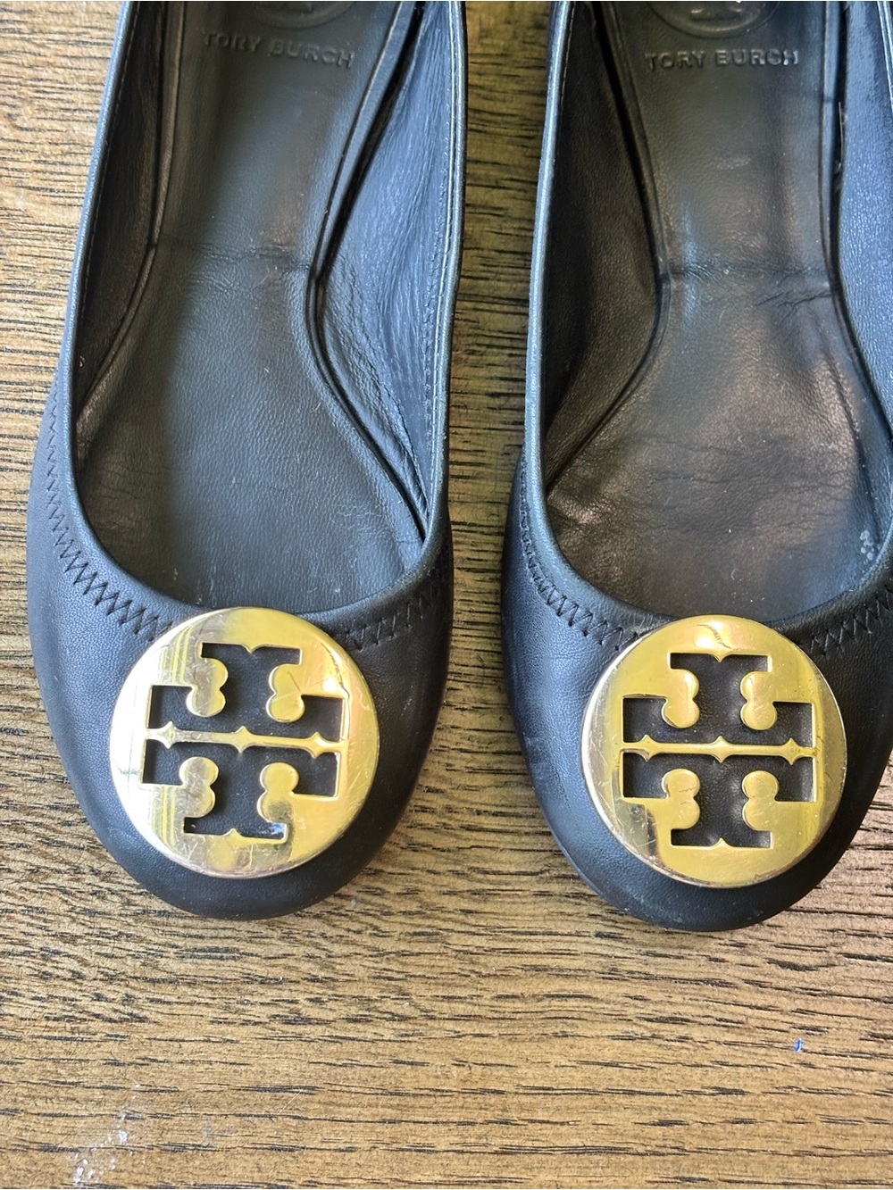 Tory Burch Black Leather Reva Ballet Flats Gold Logo Travel Shoes 6 - Picture 6 of 10